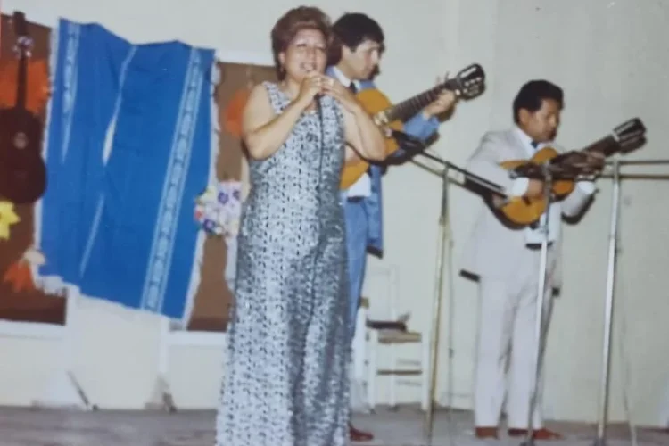 Juanita Vera Junto a I. Honores y D. Camalla, 1981